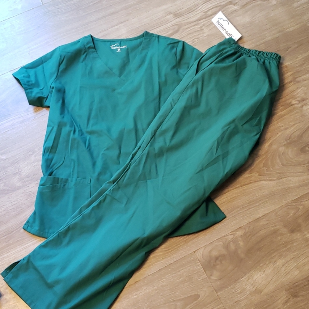 UA Buttersoft scrub set